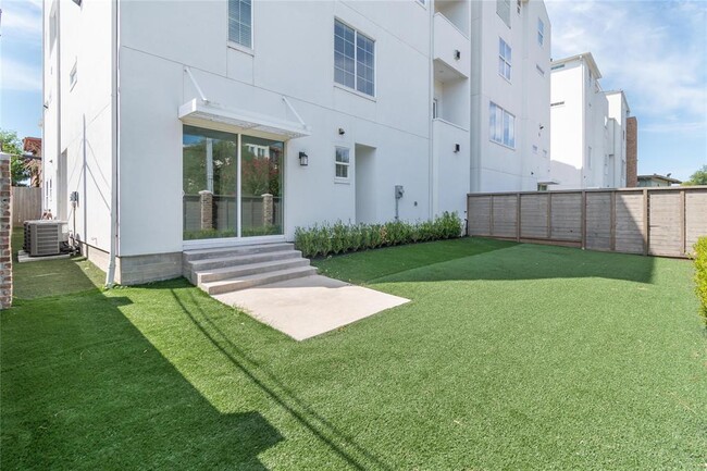 Building Photo - 3821 N Braeswood Blvd