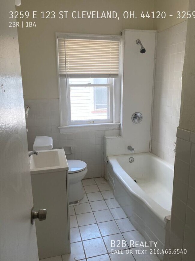 Foto del edificio - 3259 E 123rd St