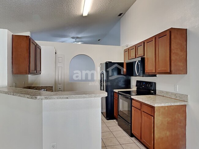 Foto del edificio - 7251 Lawn Tennis Ln