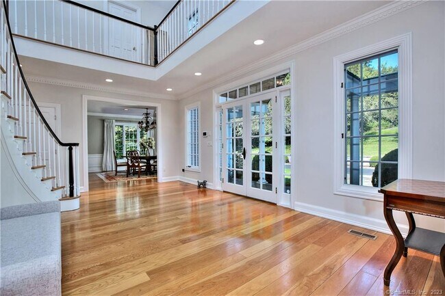 Foto del edificio - 30 Soundview Farm Rd