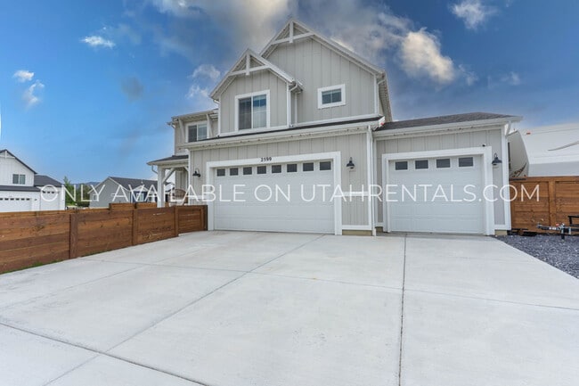 Building Photo - 2599 S 920 E