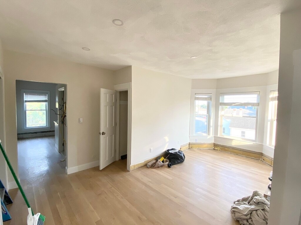 Foto principal - 568 Main St