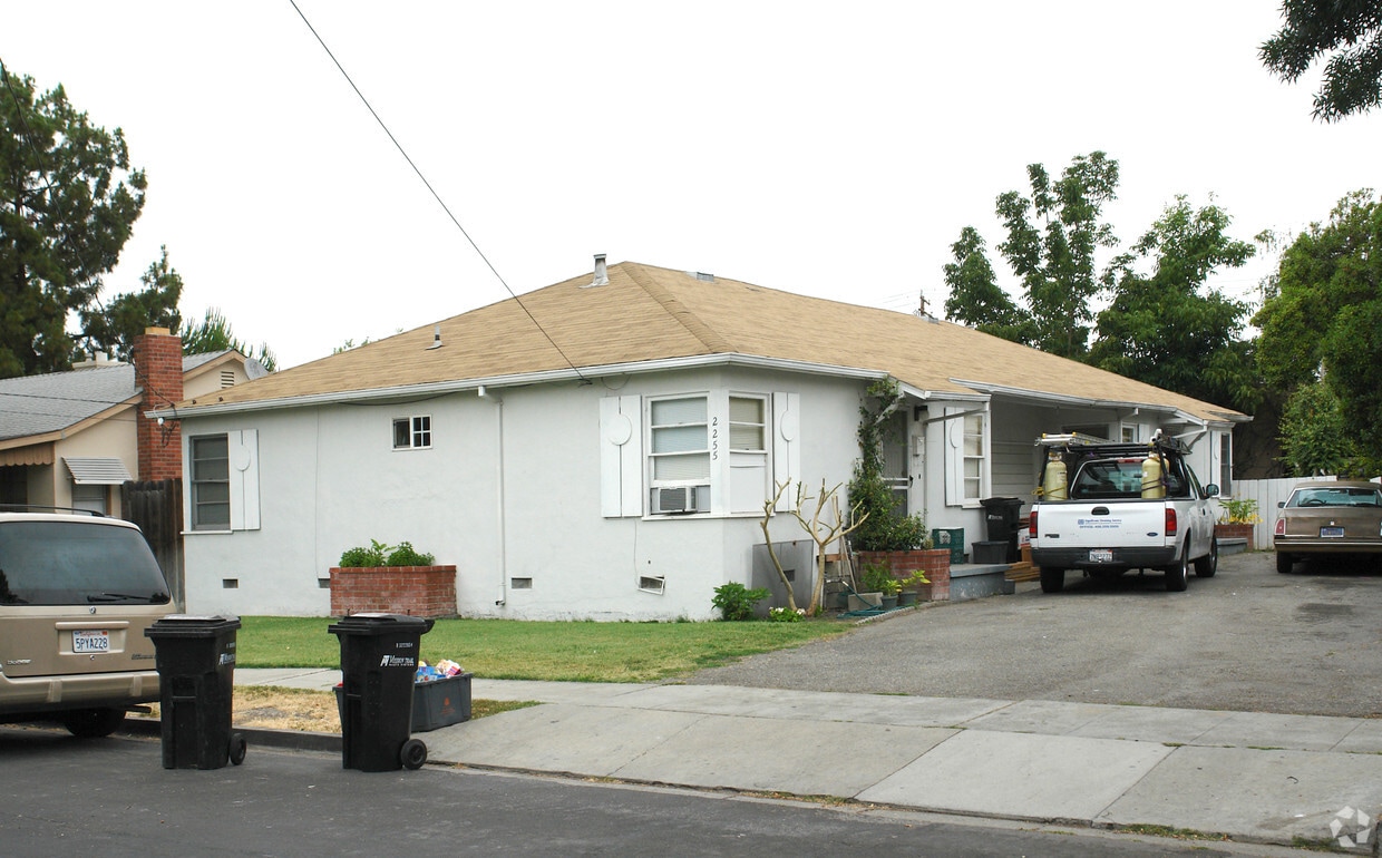Primary Photo - 2255 Avila Ave