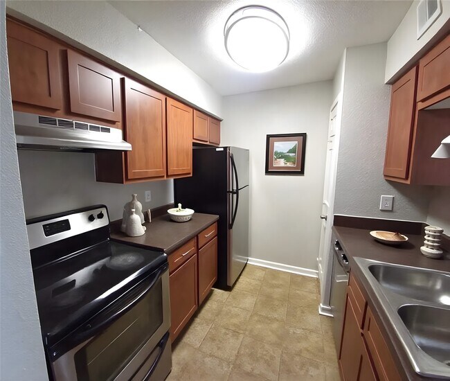 Foto del edificio - 8100 Creekbend Dr