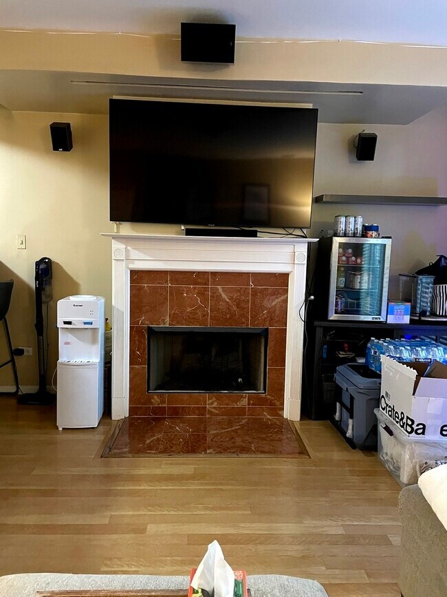 Foto del edificio - 2135 N Southport Ave