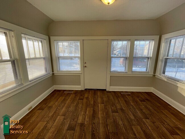 Building Photo - 3 Bedroom Home