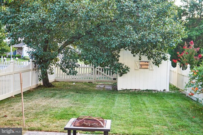 Building Photo - 52 Fox Meadow Dr