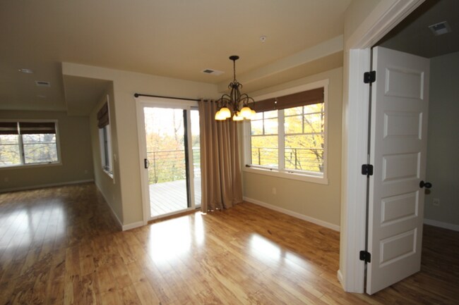 Foto del edificio - 645 Woodland Pl