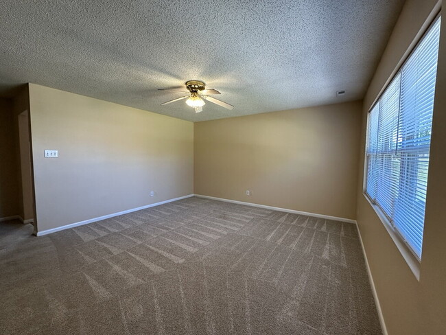 Building Photo - 502 Thyme Ct