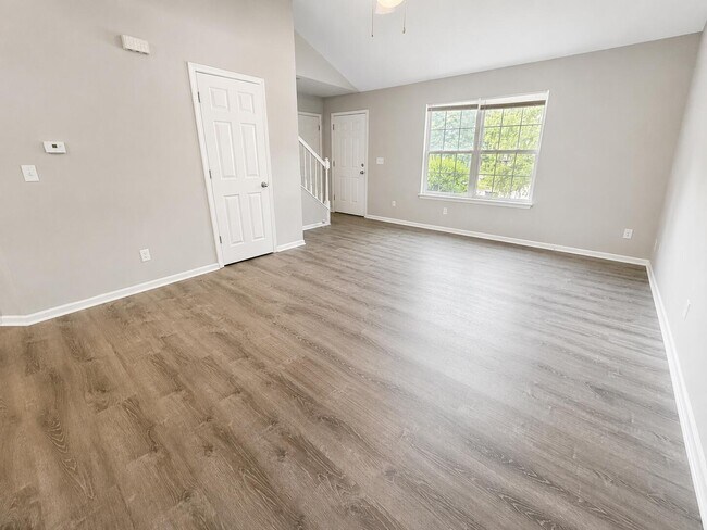 Building Photo - 1318 Valley Creek Ln