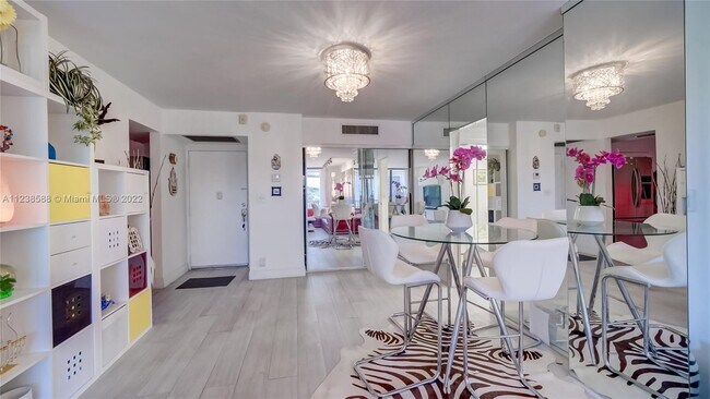Foto del edificio - 3301 N Country Club Dr