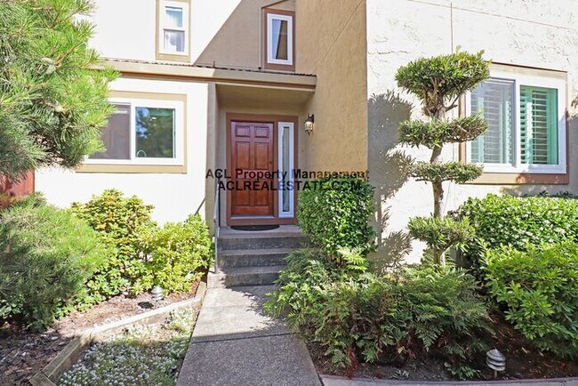 Building Photo - 2723 Markham Ct