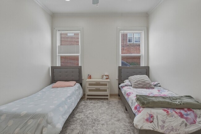 Foto del edificio - 573 Somerville Ave