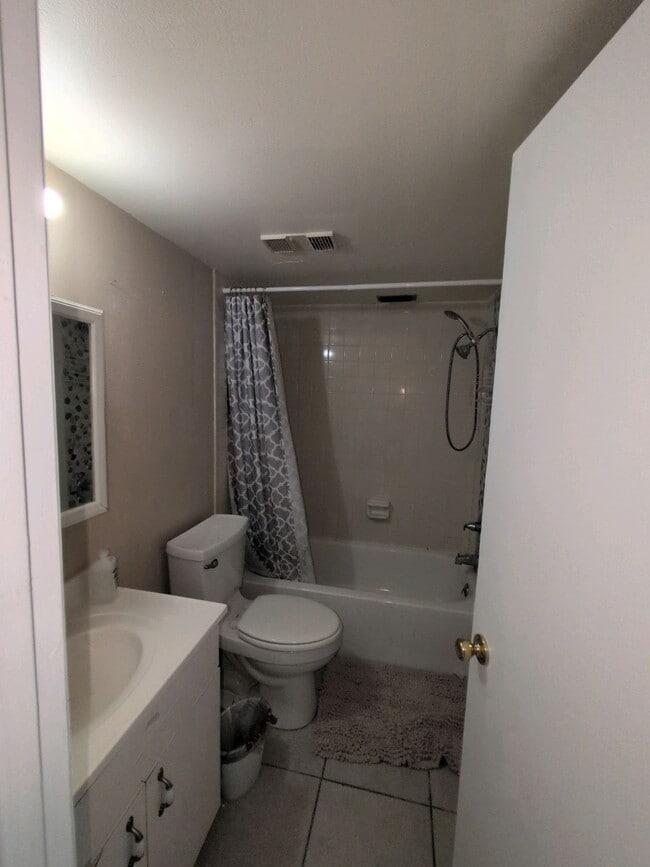 Building Photo - 510 Avenue K NW