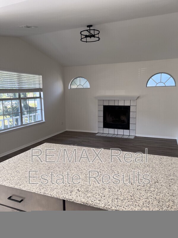 Foto del edificio - 1607 Timberline Dr