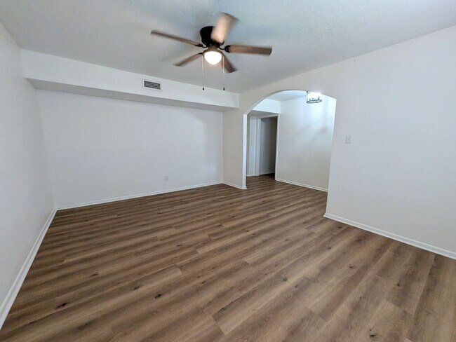 Foto del edificio - 415 Maplewood Dr