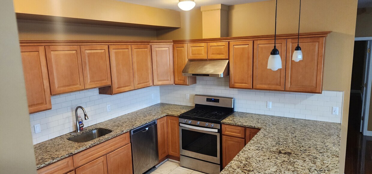 Primary Photo - 25 Cottage St