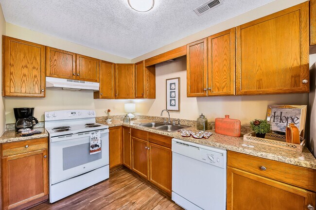 Foto del edificio - Meadow Creek Townhomes
