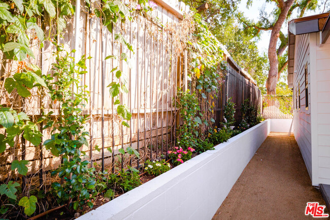 Building Photo - 624 Paige Ln