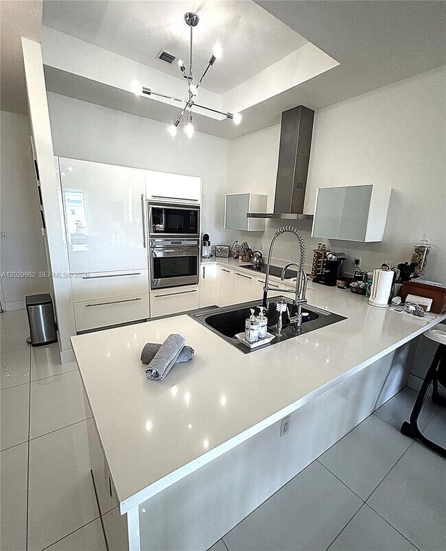 Foto del edificio - 250 Sunny Isles Blvd
