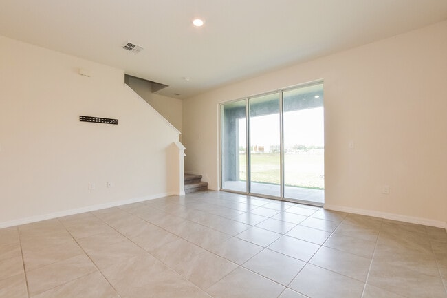 Building Photo - 5360 Dragonfly Dr