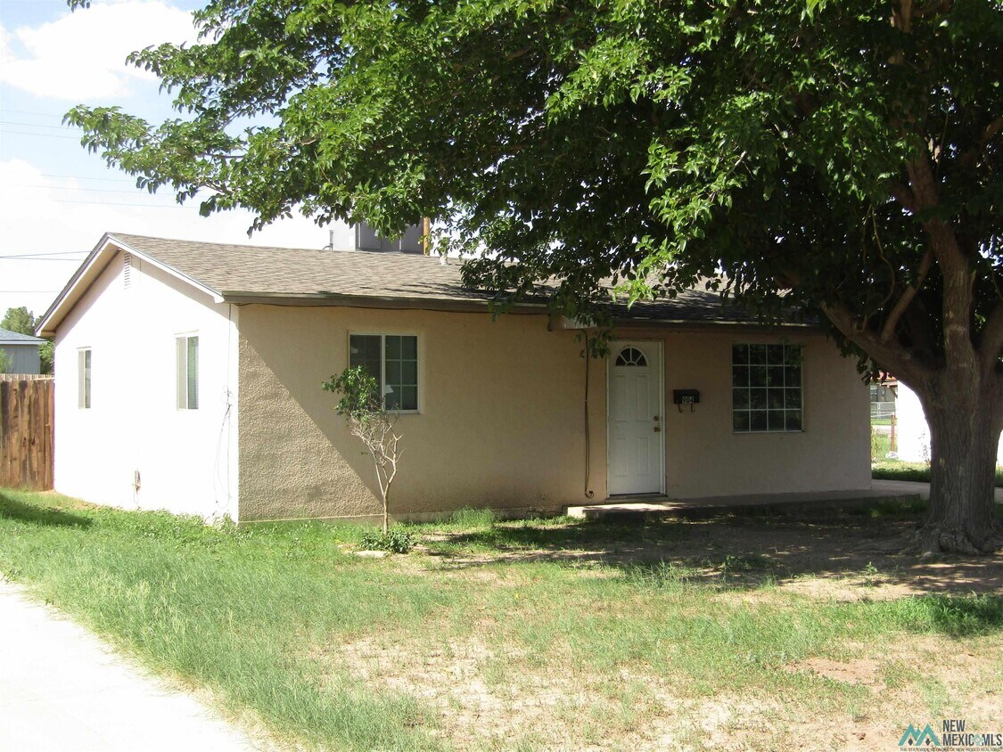 Primary Photo - 904 W Clayton Ave