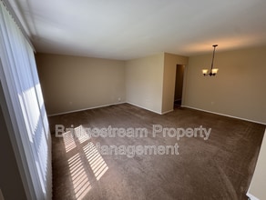 Building Photo - 4352 Sunray Rd