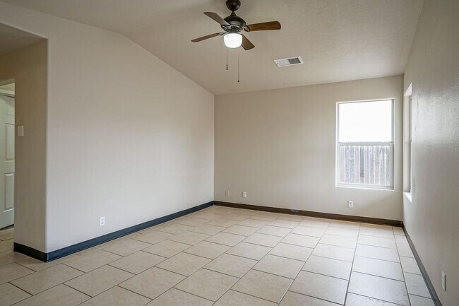 Building Photo - 2245 High Desert Cir NE