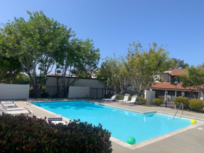 Building Photo - 6950 Sandpiper Pl