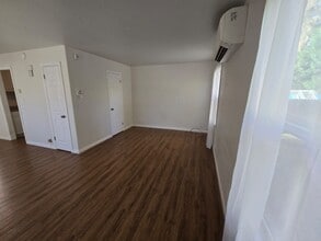 Building Photo - 211 W Lindo Ave