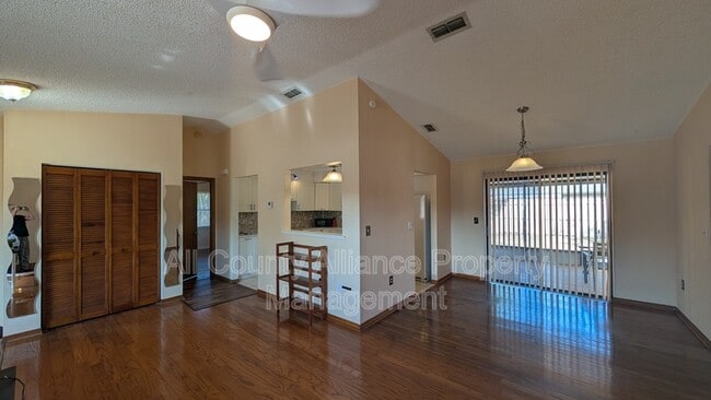 Foto del edificio - 3441 Thunderbird Ave