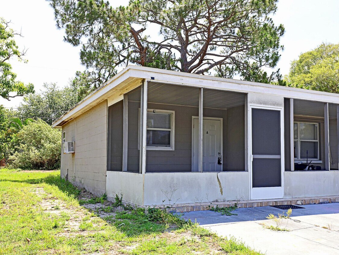 Foto principal - Duplex Lehigh Acres 44-A