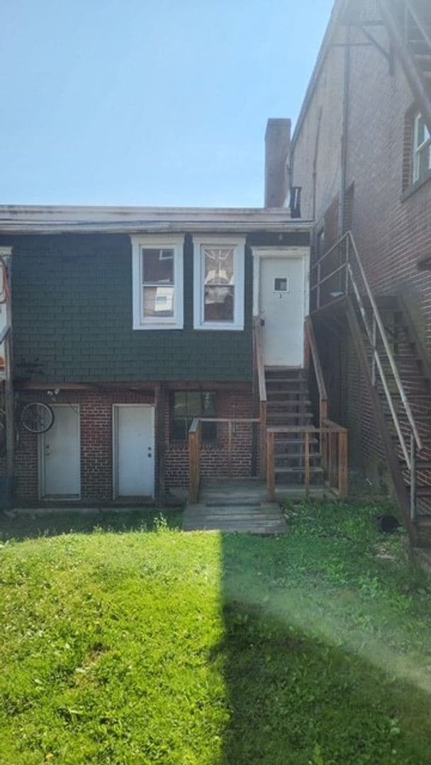 Building Photo - 198/200 1-5 1st street