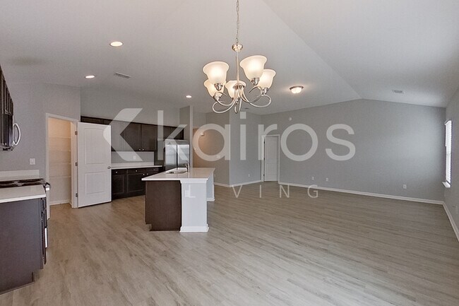 Foto del edificio - 18 Carrollton Dr