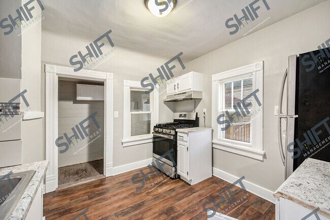 Building Photo - 811 Clancy #2 - Renovated 3 bedroom
