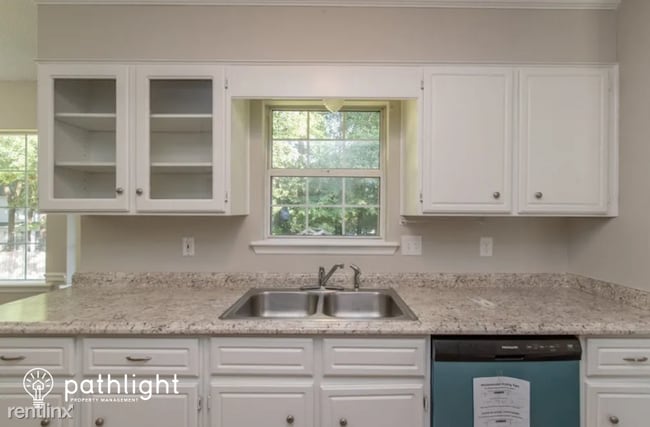 Building Photo - 3 br, 2 bath House - 669 Wellington Drive ...