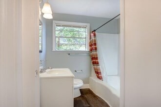 Building Photo - 753 E Waldburg St