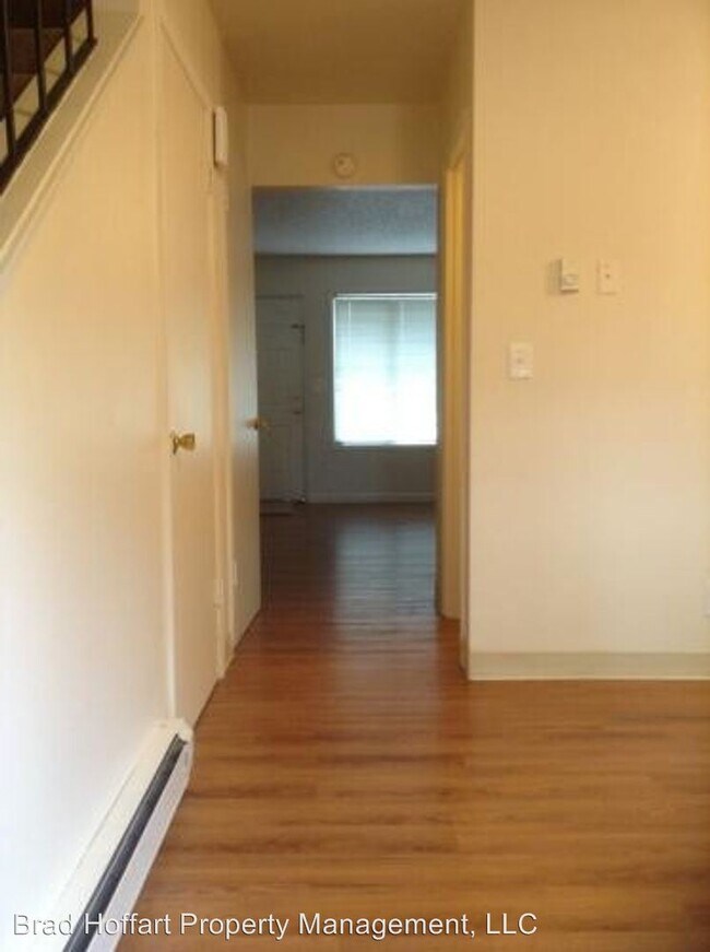 Foto del edificio - 1649 NE Barberry Dr