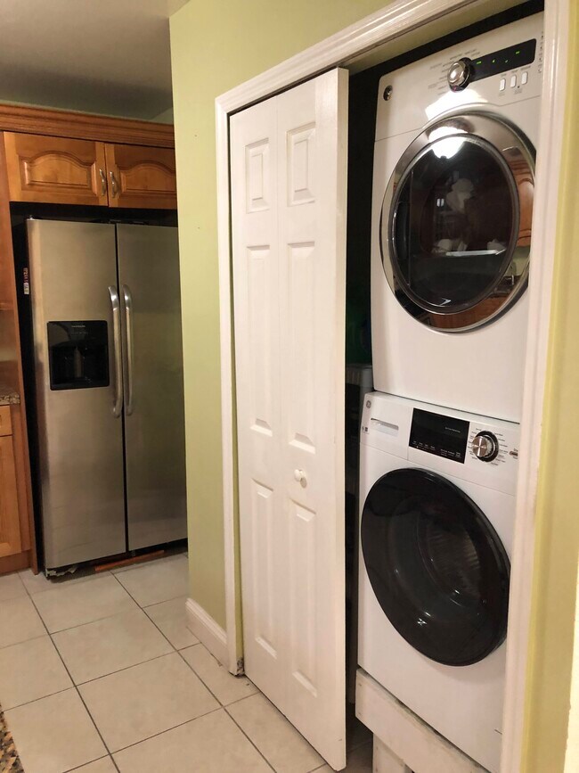 Washer-Dryer - 7054 SW 114th Pl