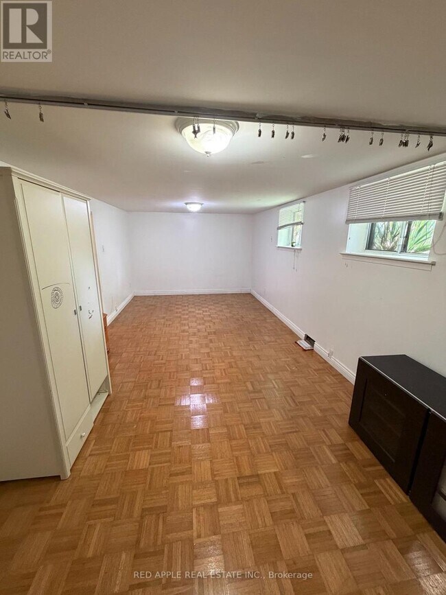 Building Photo - 34 Ludgate Dr