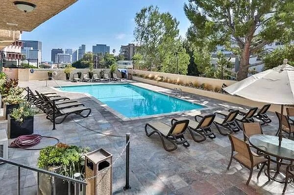 Foto del edificio - 10982 Roebling Ave