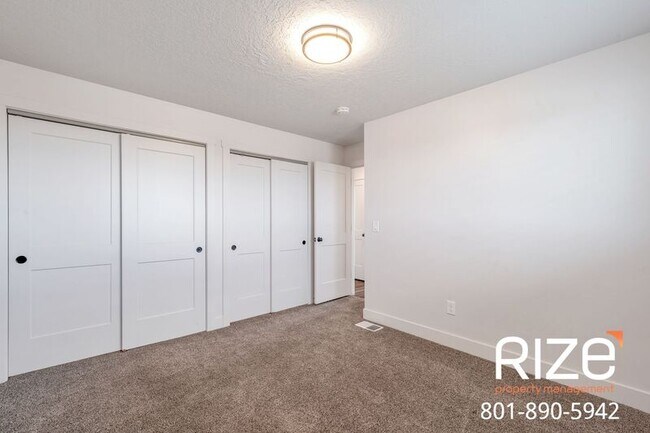 Building Photo - 178 S Orchard Dr
