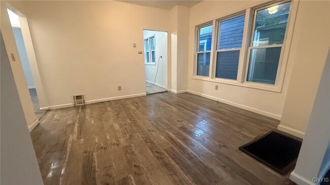 Building Photo - 2611 Midland Ave