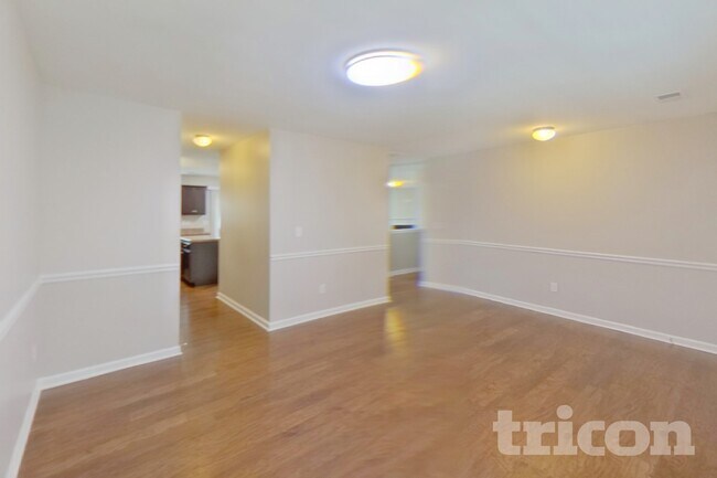 Foto del edificio - 208 Willow Grv Wy