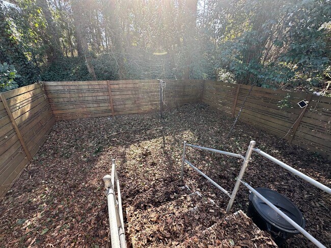 Foto del edificio - Charming 2BR Duplex in Durham’s Lakewood District