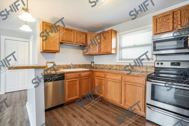 Building Photo - 3403 Salerno - Updated 4 Bedroom