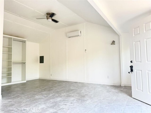Foto del edificio - 3233 E Cameron Ave