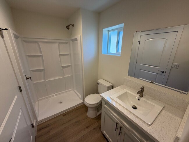 Foto del edificio - 4692 Cherry Ave