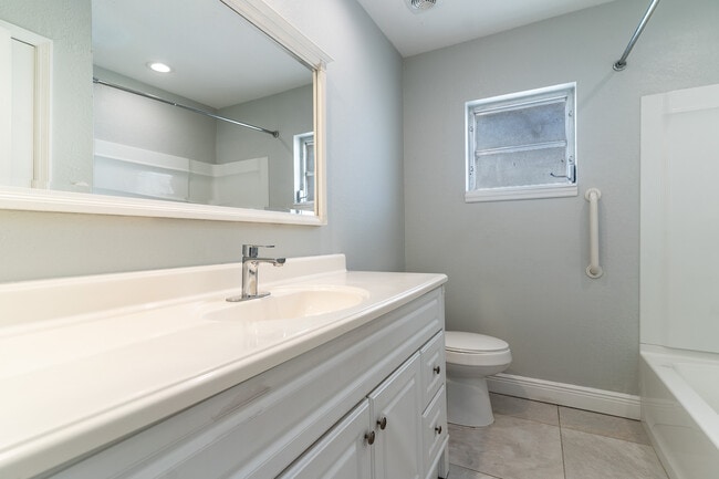 Building Photo - 124 Shelley Dr