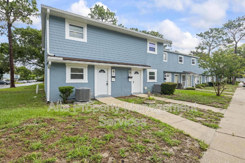 Foto principal - 11357 Bedford Oaks Dr